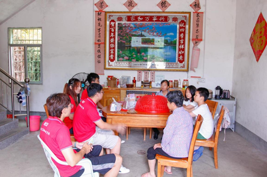 南昌大學(xué)機電工程學(xué)院赴泰和縣老營盤鎮(zhèn)開展暑期關(guān)愛留守兒童系列志愿服務(wù)活動