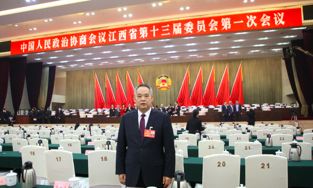 江西省政協委員，農工黨江西省委會副主委、農工黨南昌大學委員會主委，南昌大學第一附屬醫院副院長、南昌市第一醫院院長樂愛平